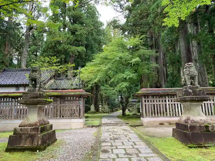 雄山神社中宮祈願殿(富山県)