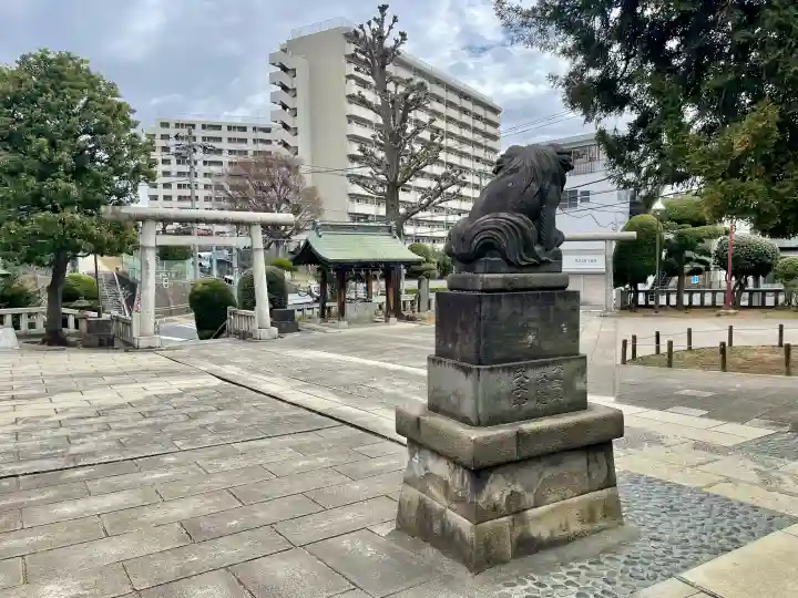 諏訪神社の{uncategorized: "未分類", other: "その他", undefined: "問題あり", building: "その他建物", grave: "お墓", sacred_gate: "鳥居", guardian: "狛犬", statue: "像", buddha: "仏像", history: "歴史", nature: "自然", garden: "庭園", animal: "動物", pagoda: "塔", temizu: "手水舎", mountain_gate: "山門・神門", sanctuary: "本殿・本堂", subordinate: "末社・摂社", art: "芸術", scenery: "景色", jizo: "地蔵", ema: "絵馬", goshuin: "御朱印", omikuji: "おみくじ", items: "授与品その他", amulet: "お守り", goshuincho: "御朱印帳", eats: "食事", festival: "お祭り", votive_dance: "神楽", shichigosan: "七五三参", wedding: "結婚式", experience: "体験その他", initially: "初詣", around: "周辺", anti_infection: "感染症対策"}