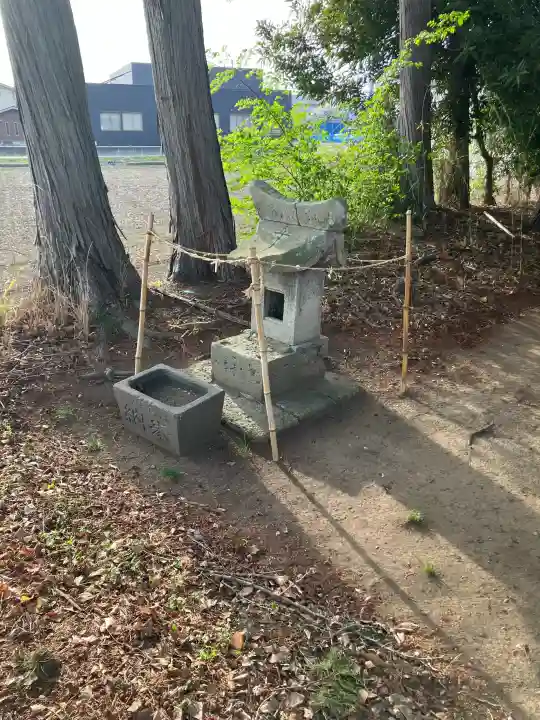 羽牛田町高龗神社の{uncategorized: "未分類", other: "その他", undefined: "問題あり", building: "その他建物", grave: "お墓", sacred_gate: "鳥居", guardian: "狛犬", statue: "像", buddha: "仏像", history: "歴史", nature: "自然", garden: "庭園", animal: "動物", pagoda: "塔", temizu: "手水舎", mountain_gate: "山門・神門", sanctuary: "本殿・本堂", subordinate: "末社・摂社", art: "芸術", scenery: "景色", jizo: "地蔵", ema: "絵馬", goshuin: "御朱印", omikuji: "おみくじ", items: "授与品その他", amulet: "お守り", goshuincho: "御朱印帳", eats: "食事", festival: "お祭り", votive_dance: "神楽", shichigosan: "七五三参", wedding: "結婚式", experience: "体験その他", initially: "初詣", around: "周辺", anti_infection: "感染症対策"}