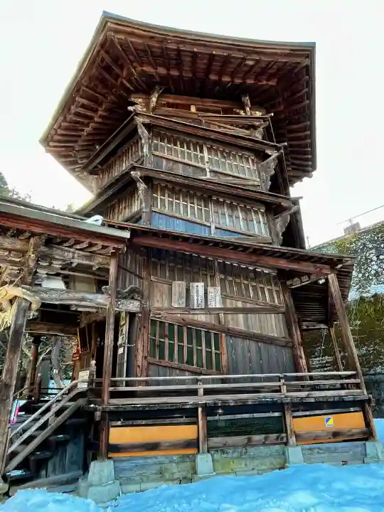 円通三匝堂(さざえ堂)の{uncategorized: "未分類", other: "その他", undefined: "問題あり", building: "その他建物", grave: "お墓", sacred_gate: "鳥居", guardian: "狛犬", statue: "像", buddha: "仏像", history: "歴史", nature: "自然", garden: "庭園", animal: "動物", pagoda: "塔", temizu: "手水舎", mountain_gate: "山門・神門", sanctuary: "本殿・本堂", subordinate: "末社・摂社", art: "芸術", scenery: "景色", jizo: "地蔵", ema: "絵馬", goshuin: "御朱印", omikuji: "おみくじ", items: "授与品その他", amulet: "お守り", goshuincho: "御朱印帳", eats: "食事", festival: "お祭り", votive_dance: "神楽", shichigosan: "七五三参", wedding: "結婚式", experience: "体験その他", initially: "初詣", around: "周辺", anti_infection: "感染症対策"}