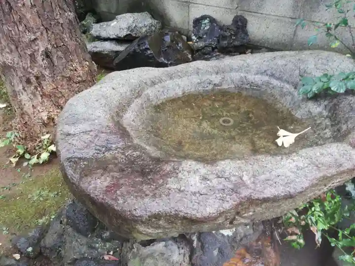 三社神社の手水舎