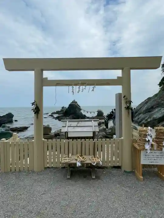 二見興玉神社の{uncategorized: "未分類", other: "その他", undefined: "問題あり", building: "その他建物", grave: "お墓", sacred_gate: "鳥居", guardian: "狛犬", statue: "像", buddha: "仏像", history: "歴史", nature: "自然", garden: "庭園", animal: "動物", pagoda: "塔", temizu: "手水舎", mountain_gate: "山門・神門", sanctuary: "本殿・本堂", subordinate: "末社・摂社", art: "芸術", scenery: "景色", jizo: "地蔵", ema: "絵馬", goshuin: "御朱印", omikuji: "おみくじ", items: "授与品その他", amulet: "お守り", goshuincho: "御朱印帳", eats: "食事", festival: "お祭り", votive_dance: "神楽", shichigosan: "七五三参", wedding: "結婚式", experience: "体験その他", initially: "初詣", around: "周辺", anti_infection: "感染症対策"}
