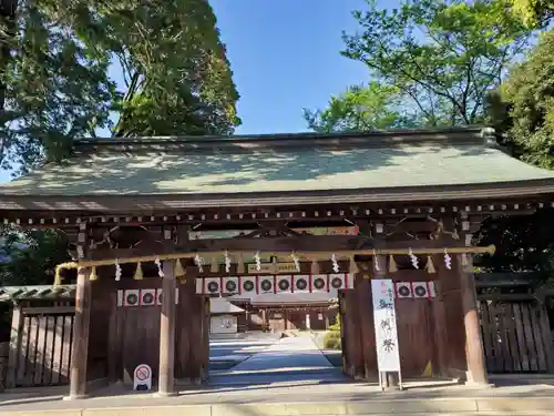 砥鹿神社（里宮）の山門・神門