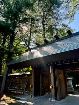 帯廣神社の山門・神門