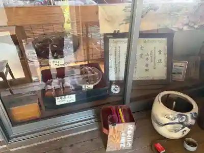 舘山寺の{uncategorized: "未分類", other: "その他", undefined: "問題あり", building: "その他建物", grave: "お墓", sacred_gate: "鳥居", guardian: "狛犬", statue: "像", buddha: "仏像", history: "歴史", nature: "自然", garden: "庭園", animal: "動物", pagoda: "塔", temizu: "手水舎", mountain_gate: "山門・神門", sanctuary: "本殿・本堂", subordinate: "末社・摂社", art: "芸術", scenery: "景色", jizo: "地蔵", ema: "絵馬", goshuin: "御朱印", omikuji: "おみくじ", items: "授与品その他", amulet: "お守り", goshuincho: "御朱印帳", eats: "食事", festival: "お祭り", votive_dance: "神楽", shichigosan: "七五三参", wedding: "結婚式", experience: "体験その他", initially: "初詣", around: "周辺", anti_infection: "感染症対策"}