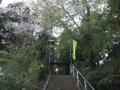 金井八幡神社の山門