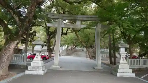 大麻比古神社の{uncategorized: "未分類", other: "その他", undefined: "問題あり", building: "その他建物", grave: "お墓", sacred_gate: "鳥居", guardian: "狛犬", statue: "像", buddha: "仏像", history: "歴史", nature: "自然", garden: "庭園", animal: "動物", pagoda: "塔", temizu: "手水舎", mountain_gate: "山門・神門", sanctuary: "本殿・本堂", subordinate: "末社・摂社", art: "芸術", scenery: "景色", jizo: "地蔵", ema: "絵馬", goshuin: "御朱印", omikuji: "おみくじ", items: "授与品その他", amulet: "お守り", goshuincho: "御朱印帳", eats: "食事", festival: "お祭り", votive_dance: "神楽", shichigosan: "七五三参", wedding: "結婚式", experience: "体験その他", initially: "初詣", around: "周辺", anti_infection: "感染症対策"}