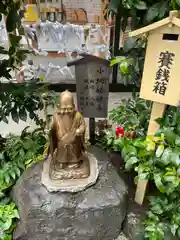 小網神社の像