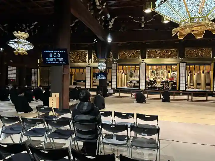 本願寺(西本願寺)の{uncategorized: "未分類", other: "その他", undefined: "問題あり", building: "その他建物", grave: "お墓", sacred_gate: "鳥居", guardian: "狛犬", statue: "像", buddha: "仏像", history: "歴史", nature: "自然", garden: "庭園", animal: "動物", pagoda: "塔", temizu: "手水舎", mountain_gate: "山門・神門", sanctuary: "本殿・本堂", subordinate: "末社・摂社", art: "芸術", scenery: "景色", jizo: "地蔵", ema: "絵馬", goshuin: "御朱印", omikuji: "おみくじ", items: "授与品その他", amulet: "お守り", goshuincho: "御朱印帳", eats: "食事", festival: "お祭り", votive_dance: "神楽", shichigosan: "七五三参", wedding: "結婚式", experience: "体験その他", initially: "初詣", around: "周辺", anti_infection: "感染症対策"}