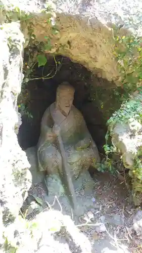 小野照崎神社の像