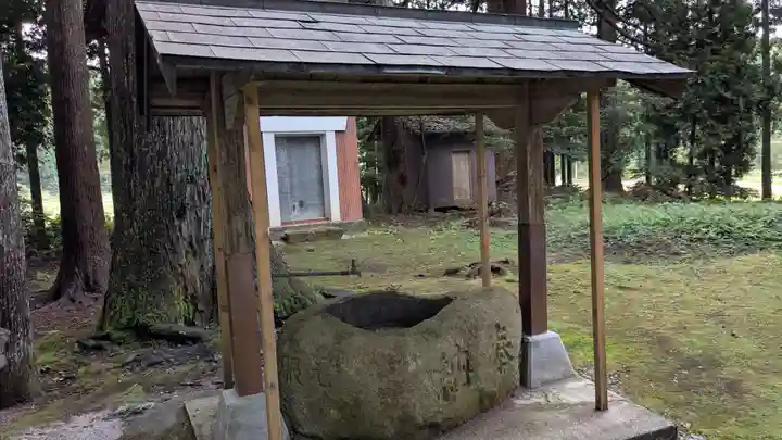 白山神社の手水舎
