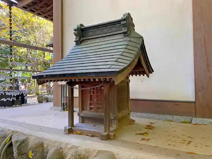 三ケ尻八幡神社の末社・摂社