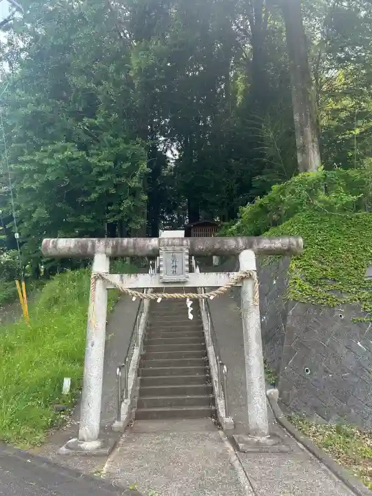 宇津貫熊野神社の{uncategorized: "未分類", other: "その他", undefined: "問題あり", building: "その他建物", grave: "お墓", sacred_gate: "鳥居", guardian: "狛犬", statue: "像", buddha: "仏像", history: "歴史", nature: "自然", garden: "庭園", animal: "動物", pagoda: "塔", temizu: "手水舎", mountain_gate: "山門・神門", sanctuary: "本殿・本堂", subordinate: "末社・摂社", art: "芸術", scenery: "景色", jizo: "地蔵", ema: "絵馬", goshuin: "御朱印", omikuji: "おみくじ", items: "授与品その他", amulet: "お守り", goshuincho: "御朱印帳", eats: "食事", festival: "お祭り", votive_dance: "神楽", shichigosan: "七五三参", wedding: "結婚式", experience: "体験その他", initially: "初詣", around: "周辺", anti_infection: "感染症対策"}