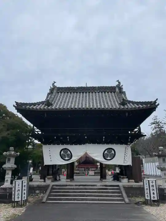 八事山 興正寺の山門・神門