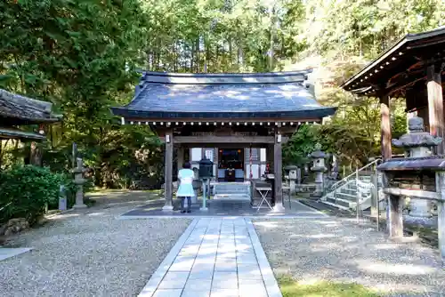 延算寺の本殿