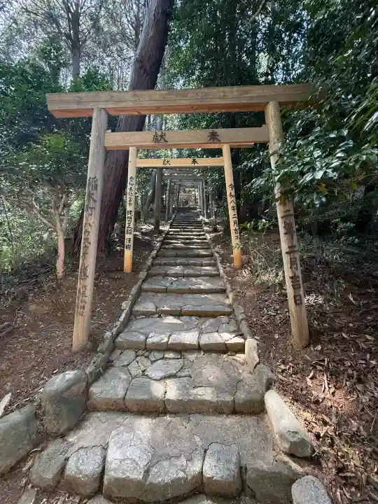 松尾神社の{uncategorized: "未分類", other: "その他", undefined: "問題あり", building: "その他建物", grave: "お墓", sacred_gate: "鳥居", guardian: "狛犬", statue: "像", buddha: "仏像", history: "歴史", nature: "自然", garden: "庭園", animal: "動物", pagoda: "塔", temizu: "手水舎", mountain_gate: "山門・神門", sanctuary: "本殿・本堂", subordinate: "末社・摂社", art: "芸術", scenery: "景色", jizo: "地蔵", ema: "絵馬", goshuin: "御朱印", omikuji: "おみくじ", items: "授与品その他", amulet: "お守り", goshuincho: "御朱印帳", eats: "食事", festival: "お祭り", votive_dance: "神楽", shichigosan: "七五三参", wedding: "結婚式", experience: "体験その他", initially: "初詣", around: "周辺", anti_infection: "感染症対策"}