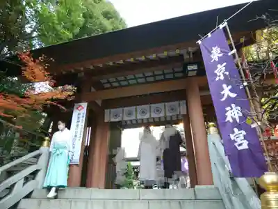 東京大神宮の山門・神門