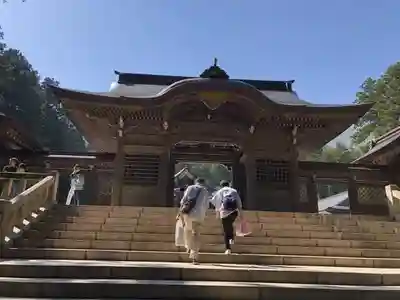彌彦神社の山門・神門