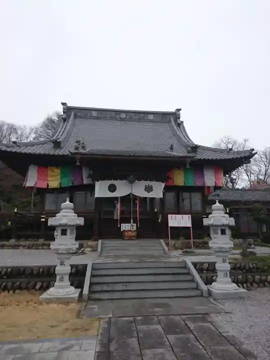 埼玉厄除け開運大師・龍泉寺(切り絵御朱印発祥の寺)の本殿・本堂