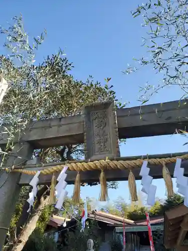 横浜御嶽神社の鳥居