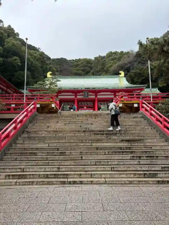 赤間神宮の{uncategorized: "未分類", other: "その他", undefined: "問題あり", building: "その他建物", grave: "お墓", sacred_gate: "鳥居", guardian: "狛犬", statue: "像", buddha: "仏像", history: "歴史", nature: "自然", garden: "庭園", animal: "動物", pagoda: "塔", temizu: "手水舎", mountain_gate: "山門・神門", sanctuary: "本殿・本堂", subordinate: "末社・摂社", art: "芸術", scenery: "景色", jizo: "地蔵", ema: "絵馬", goshuin: "御朱印", omikuji: "おみくじ", items: "授与品その他", amulet: "お守り", goshuincho: "御朱印帳", eats: "食事", festival: "お祭り", votive_dance: "神楽", shichigosan: "七五三参", wedding: "結婚式", experience: "体験その他", initially: "初詣", around: "周辺", anti_infection: "感染症対策"}