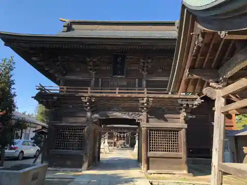 刈田嶺神社の山門