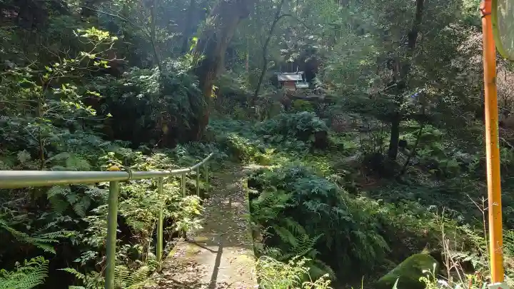 石上神社の{uncategorized: "未分類", other: "その他", undefined: "問題あり", building: "その他建物", grave: "お墓", sacred_gate: "鳥居", guardian: "狛犬", statue: "像", buddha: "仏像", history: "歴史", nature: "自然", garden: "庭園", animal: "動物", pagoda: "塔", temizu: "手水舎", mountain_gate: "山門・神門", sanctuary: "本殿・本堂", subordinate: "末社・摂社", art: "芸術", scenery: "景色", jizo: "地蔵", ema: "絵馬", goshuin: "御朱印", omikuji: "おみくじ", items: "授与品その他", amulet: "お守り", goshuincho: "御朱印帳", eats: "食事", festival: "お祭り", votive_dance: "神楽", shichigosan: "七五三参", wedding: "結婚式", experience: "体験その他", initially: "初詣", around: "周辺", anti_infection: "感染症対策"}