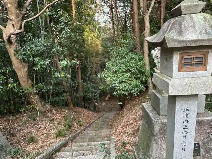 多奈閇神社の{uncategorized: "未分類", other: "その他", undefined: "問題あり", building: "その他建物", grave: "お墓", sacred_gate: "鳥居", guardian: "狛犬", statue: "像", buddha: "仏像", history: "歴史", nature: "自然", garden: "庭園", animal: "動物", pagoda: "塔", temizu: "手水舎", mountain_gate: "山門・神門", sanctuary: "本殿・本堂", subordinate: "末社・摂社", art: "芸術", scenery: "景色", jizo: "地蔵", ema: "絵馬", goshuin: "御朱印", omikuji: "おみくじ", items: "授与品その他", amulet: "お守り", goshuincho: "御朱印帳", eats: "食事", festival: "お祭り", votive_dance: "神楽", shichigosan: "七五三参", wedding: "結婚式", experience: "体験その他", initially: "初詣", around: "周辺", anti_infection: "感染症対策"}