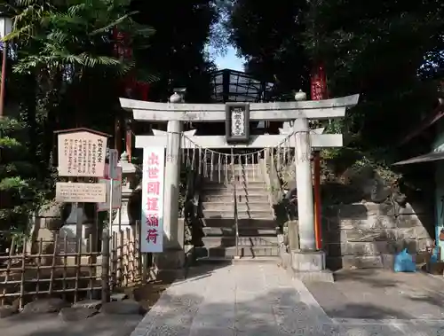 成田山新勝寺の鳥居