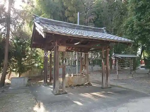 土田白鬚神社の手水舎