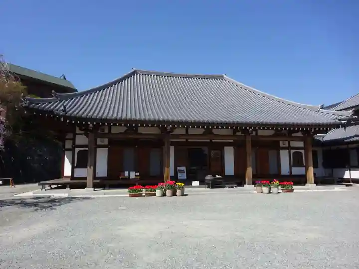 泉蔵寺の本殿・本堂