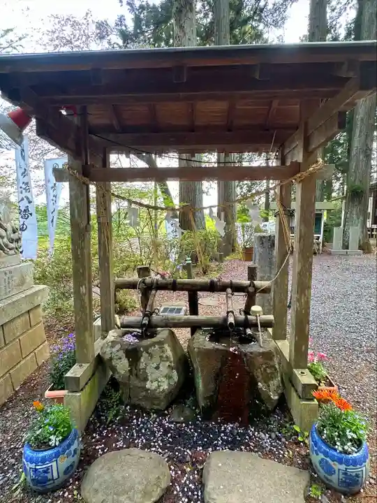 坪沼八幡神社の手水舎