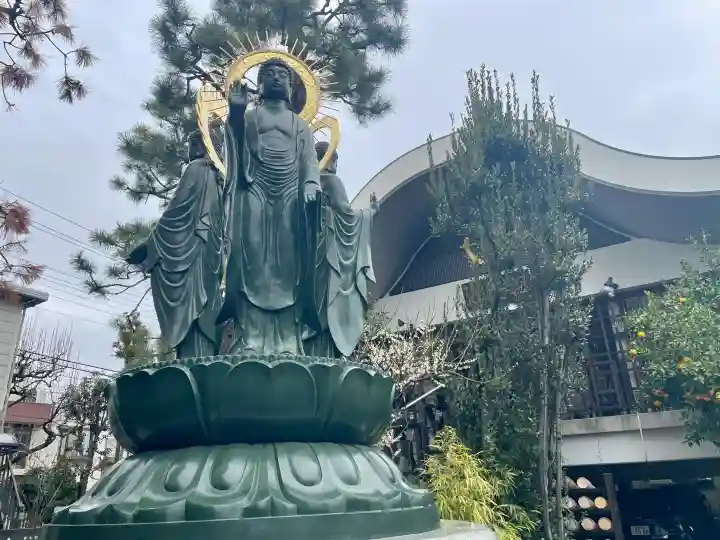 大龍寺の{uncategorized: "未分類", other: "その他", undefined: "問題あり", building: "その他建物", grave: "お墓", sacred_gate: "鳥居", guardian: "狛犬", statue: "像", buddha: "仏像", history: "歴史", nature: "自然", garden: "庭園", animal: "動物", pagoda: "塔", temizu: "手水舎", mountain_gate: "山門・神門", sanctuary: "本殿・本堂", subordinate: "末社・摂社", art: "芸術", scenery: "景色", jizo: "地蔵", ema: "絵馬", goshuin: "御朱印", omikuji: "おみくじ", items: "授与品その他", amulet: "お守り", goshuincho: "御朱印帳", eats: "食事", festival: "お祭り", votive_dance: "神楽", shichigosan: "七五三参", wedding: "結婚式", experience: "体験その他", initially: "初詣", around: "周辺", anti_infection: "感染症対策"}
