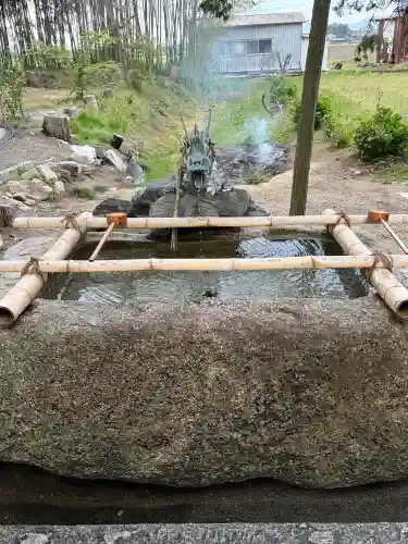 志那神社の{uncategorized: "未分類", other: "その他", undefined: "問題あり", building: "その他建物", grave: "お墓", sacred_gate: "鳥居", guardian: "狛犬", statue: "像", buddha: "仏像", history: "歴史", nature: "自然", garden: "庭園", animal: "動物", pagoda: "塔", temizu: "手水舎", mountain_gate: "山門・神門", sanctuary: "本殿・本堂", subordinate: "末社・摂社", art: "芸術", scenery: "景色", jizo: "地蔵", ema: "絵馬", goshuin: "御朱印", omikuji: "おみくじ", items: "授与品その他", amulet: "お守り", goshuincho: "御朱印帳", eats: "食事", festival: "お祭り", votive_dance: "神楽", shichigosan: "七五三参", wedding: "結婚式", experience: "体験その他", initially: "初詣", around: "周辺", anti_infection: "感染症対策"}