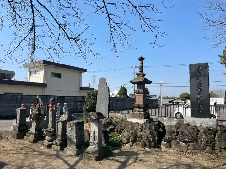長明寺の{uncategorized: "未分類", other: "その他", undefined: "問題あり", building: "その他建物", grave: "お墓", sacred_gate: "鳥居", guardian: "狛犬", statue: "像", buddha: "仏像", history: "歴史", nature: "自然", garden: "庭園", animal: "動物", pagoda: "塔", temizu: "手水舎", mountain_gate: "山門・神門", sanctuary: "本殿・本堂", subordinate: "末社・摂社", art: "芸術", scenery: "景色", jizo: "地蔵", ema: "絵馬", goshuin: "御朱印", omikuji: "おみくじ", items: "授与品その他", amulet: "お守り", goshuincho: "御朱印帳", eats: "食事", festival: "お祭り", votive_dance: "神楽", shichigosan: "七五三参", wedding: "結婚式", experience: "体験その他", initially: "初詣", around: "周辺", anti_infection: "感染症対策"}