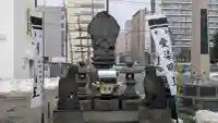 成田山札幌別院新栄寺の{uncategorized: "未分類", other: "その他", undefined: "問題あり", building: "その他建物", grave: "お墓", sacred_gate: "鳥居", guardian: "狛犬", statue: "像", buddha: "仏像", history: "歴史", nature: "自然", garden: "庭園", animal: "動物", pagoda: "塔", temizu: "手水舎", mountain_gate: "山門・神門", sanctuary: "本殿・本堂", subordinate: "末社・摂社", art: "芸術", scenery: "景色", jizo: "地蔵", ema: "絵馬", goshuin: "御朱印", omikuji: "おみくじ", items: "授与品その他", amulet: "お守り", goshuincho: "御朱印帳", eats: "食事", festival: "お祭り", votive_dance: "神楽", shichigosan: "七五三参", wedding: "結婚式", experience: "体験その他", initially: "初詣", around: "周辺", anti_infection: "感染症対策"}