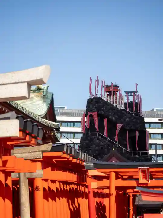 東京羽田 穴守稲荷神社の{uncategorized: "未分類", other: "その他", undefined: "問題あり", building: "その他建物", grave: "お墓", sacred_gate: "鳥居", guardian: "狛犬", statue: "像", buddha: "仏像", history: "歴史", nature: "自然", garden: "庭園", animal: "動物", pagoda: "塔", temizu: "手水舎", mountain_gate: "山門・神門", sanctuary: "本殿・本堂", subordinate: "末社・摂社", art: "芸術", scenery: "景色", jizo: "地蔵", ema: "絵馬", goshuin: "御朱印", omikuji: "おみくじ", items: "授与品その他", amulet: "お守り", goshuincho: "御朱印帳", eats: "食事", festival: "お祭り", votive_dance: "神楽", shichigosan: "七五三参", wedding: "結婚式", experience: "体験その他", initially: "初詣", around: "周辺", anti_infection: "感染症対策"}