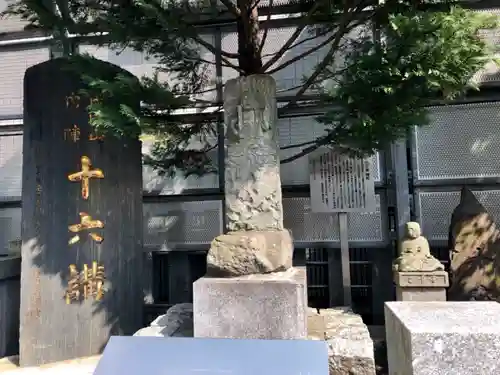 成田山深川不動堂（新勝寺東京別院）の像