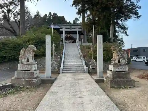 鷹日神社の{uncategorized: "未分類", other: "その他", undefined: "問題あり", building: "その他建物", grave: "お墓", sacred_gate: "鳥居", guardian: "狛犬", statue: "像", buddha: "仏像", history: "歴史", nature: "自然", garden: "庭園", animal: "動物", pagoda: "塔", temizu: "手水舎", mountain_gate: "山門・神門", sanctuary: "本殿・本堂", subordinate: "末社・摂社", art: "芸術", scenery: "景色", jizo: "地蔵", ema: "絵馬", goshuin: "御朱印", omikuji: "おみくじ", items: "授与品その他", amulet: "お守り", goshuincho: "御朱印帳", eats: "食事", festival: "お祭り", votive_dance: "神楽", shichigosan: "七五三参", wedding: "結婚式", experience: "体験その他", initially: "初詣", around: "周辺", anti_infection: "感染症対策"}
