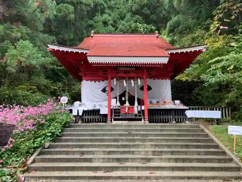 御座石神社の本殿