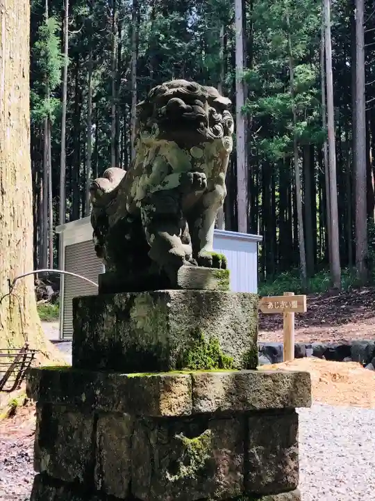 根道神社の狛犬