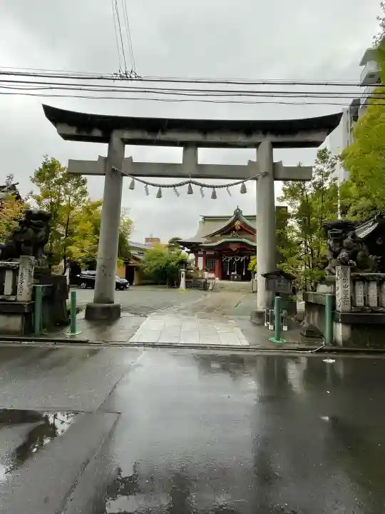 東神奈川熊野神社の{uncategorized: "未分類", other: "その他", undefined: "問題あり", building: "その他建物", grave: "お墓", sacred_gate: "鳥居", guardian: "狛犬", statue: "像", buddha: "仏像", history: "歴史", nature: "自然", garden: "庭園", animal: "動物", pagoda: "塔", temizu: "手水舎", mountain_gate: "山門・神門", sanctuary: "本殿・本堂", subordinate: "末社・摂社", art: "芸術", scenery: "景色", jizo: "地蔵", ema: "絵馬", goshuin: "御朱印", omikuji: "おみくじ", items: "授与品その他", amulet: "お守り", goshuincho: "御朱印帳", eats: "食事", festival: "お祭り", votive_dance: "神楽", shichigosan: "七五三参", wedding: "結婚式", experience: "体験その他", initially: "初詣", around: "周辺", anti_infection: "感染症対策"}