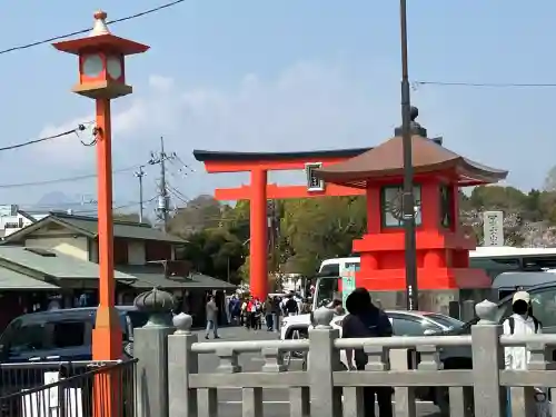富士山本宮浅間大社の{uncategorized: "未分類", other: "その他", undefined: "問題あり", building: "その他建物", grave: "お墓", sacred_gate: "鳥居", guardian: "狛犬", statue: "像", buddha: "仏像", history: "歴史", nature: "自然", garden: "庭園", animal: "動物", pagoda: "塔", temizu: "手水舎", mountain_gate: "山門・神門", sanctuary: "本殿・本堂", subordinate: "末社・摂社", art: "芸術", scenery: "景色", jizo: "地蔵", ema: "絵馬", goshuin: "御朱印", omikuji: "おみくじ", items: "授与品その他", amulet: "お守り", goshuincho: "御朱印帳", eats: "食事", festival: "お祭り", votive_dance: "神楽", shichigosan: "七五三参", wedding: "結婚式", experience: "体験その他", initially: "初詣", around: "周辺", anti_infection: "感染症対策"}