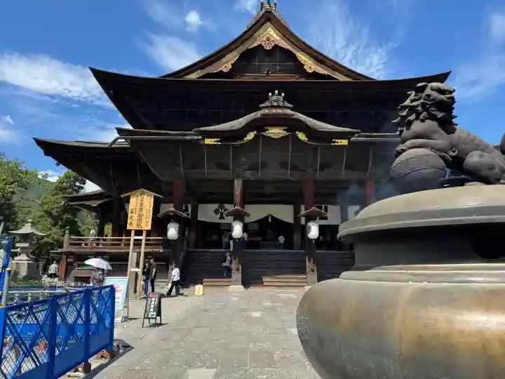 善光寺の{uncategorized: "未分類", other: "その他", undefined: "問題あり", building: "その他建物", grave: "お墓", sacred_gate: "鳥居", guardian: "狛犬", statue: "像", buddha: "仏像", history: "歴史", nature: "自然", garden: "庭園", animal: "動物", pagoda: "塔", temizu: "手水舎", mountain_gate: "山門・神門", sanctuary: "本殿・本堂", subordinate: "末社・摂社", art: "芸術", scenery: "景色", jizo: "地蔵", ema: "絵馬", goshuin: "御朱印", omikuji: "おみくじ", items: "授与品その他", amulet: "お守り", goshuincho: "御朱印帳", eats: "食事", festival: "お祭り", votive_dance: "神楽", shichigosan: "七五三参", wedding: "結婚式", experience: "体験その他", initially: "初詣", around: "周辺", anti_infection: "感染症対策"}