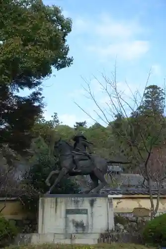 観心寺の像