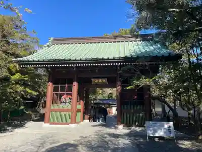 高徳院の山門・神門