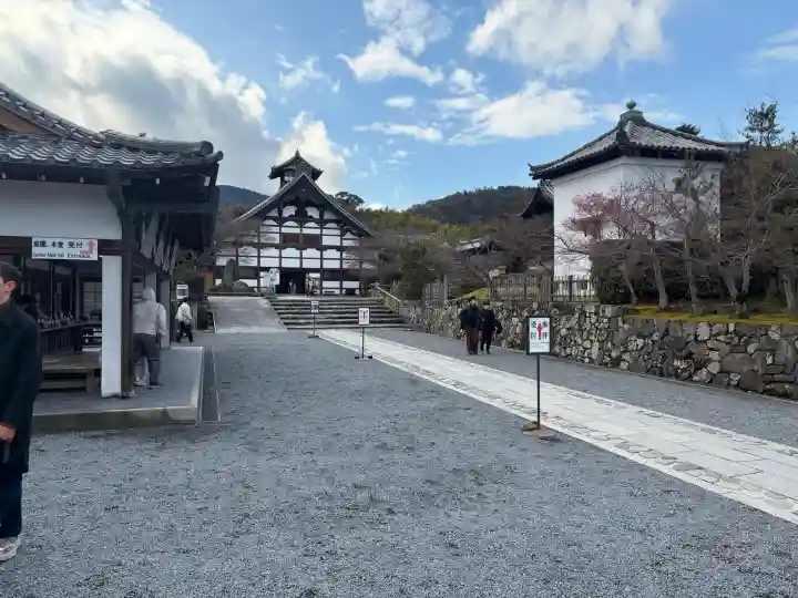 天龍寺の{uncategorized: "未分類", other: "その他", undefined: "問題あり", building: "その他建物", grave: "お墓", sacred_gate: "鳥居", guardian: "狛犬", statue: "像", buddha: "仏像", history: "歴史", nature: "自然", garden: "庭園", animal: "動物", pagoda: "塔", temizu: "手水舎", mountain_gate: "山門・神門", sanctuary: "本殿・本堂", subordinate: "末社・摂社", art: "芸術", scenery: "景色", jizo: "地蔵", ema: "絵馬", goshuin: "御朱印", omikuji: "おみくじ", items: "授与品その他", amulet: "お守り", goshuincho: "御朱印帳", eats: "食事", festival: "お祭り", votive_dance: "神楽", shichigosan: "七五三参", wedding: "結婚式", experience: "体験その他", initially: "初詣", around: "周辺", anti_infection: "感染症対策"}