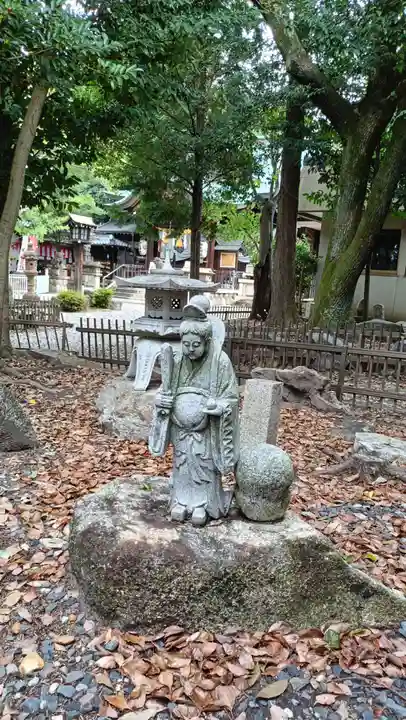 本土神社の像