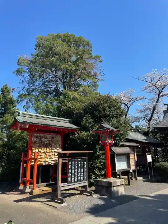 東伏見稲荷神社の{uncategorized: "未分類", other: "その他", undefined: "問題あり", building: "その他建物", grave: "お墓", sacred_gate: "鳥居", guardian: "狛犬", statue: "像", buddha: "仏像", history: "歴史", nature: "自然", garden: "庭園", animal: "動物", pagoda: "塔", temizu: "手水舎", mountain_gate: "山門・神門", sanctuary: "本殿・本堂", subordinate: "末社・摂社", art: "芸術", scenery: "景色", jizo: "地蔵", ema: "絵馬", goshuin: "御朱印", omikuji: "おみくじ", items: "授与品その他", amulet: "お守り", goshuincho: "御朱印帳", eats: "食事", festival: "お祭り", votive_dance: "神楽", shichigosan: "七五三参", wedding: "結婚式", experience: "体験その他", initially: "初詣", around: "周辺", anti_infection: "感染症対策"}