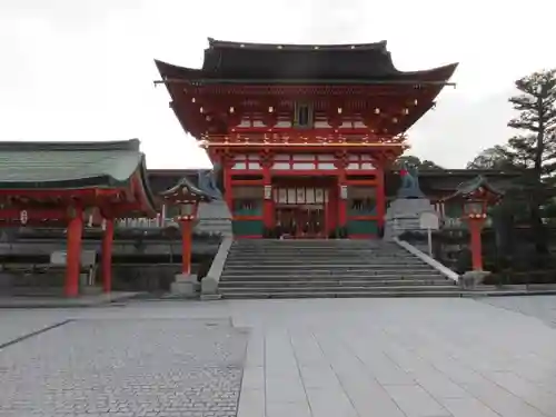 伏見稲荷大社の山門・神門